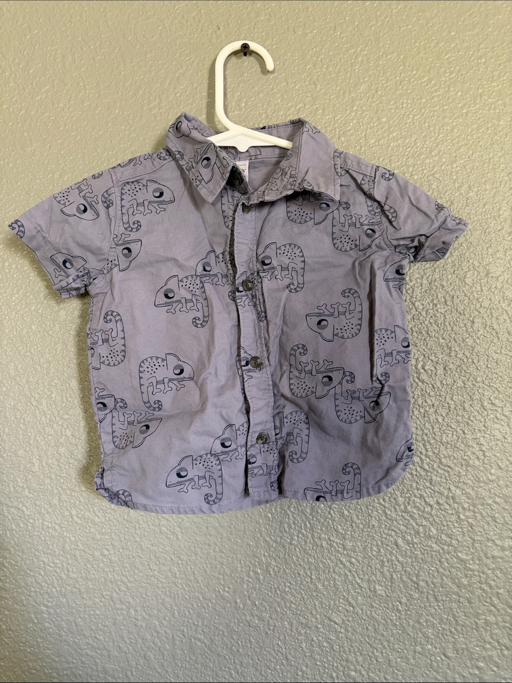 Short-Sleeve Button-Down Shirt with Chameleon Print